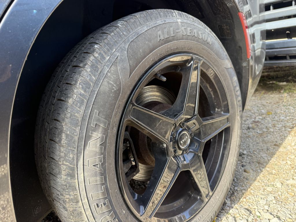 2015 Chrysler 300 Image 9