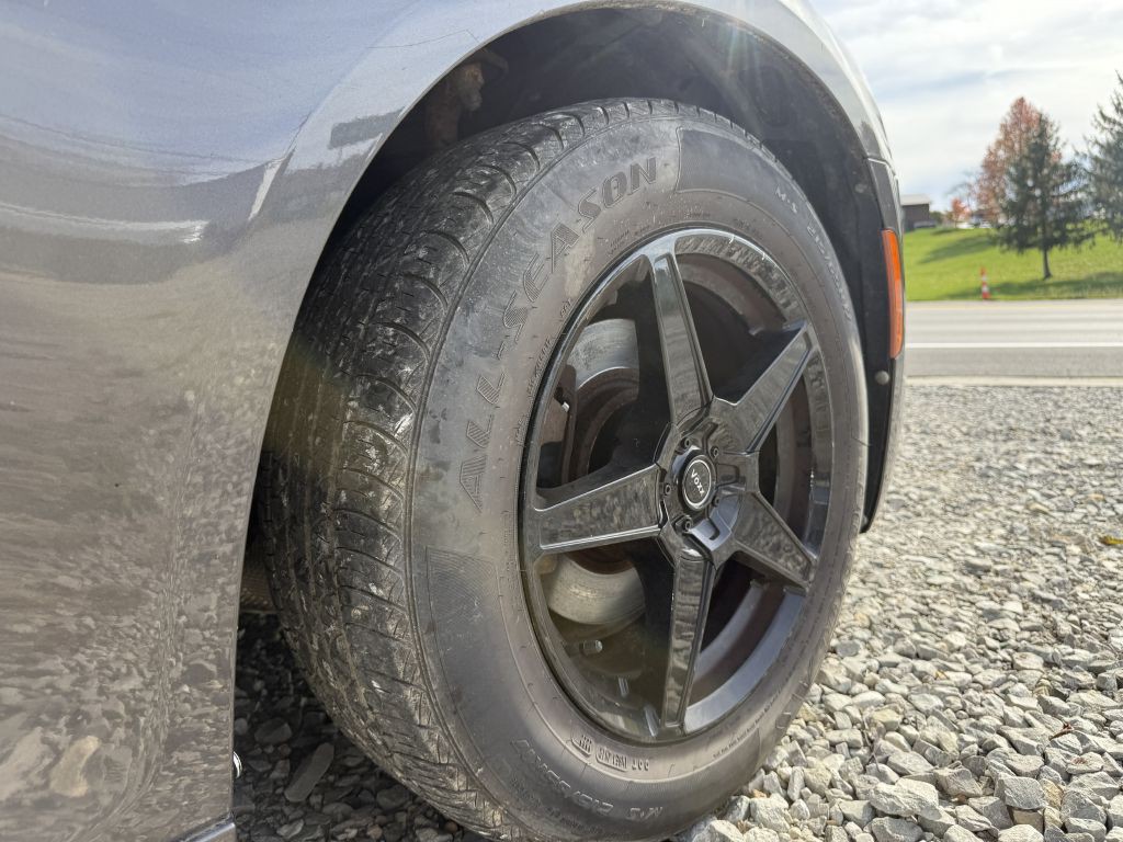 2015 Chrysler 300 Image 11