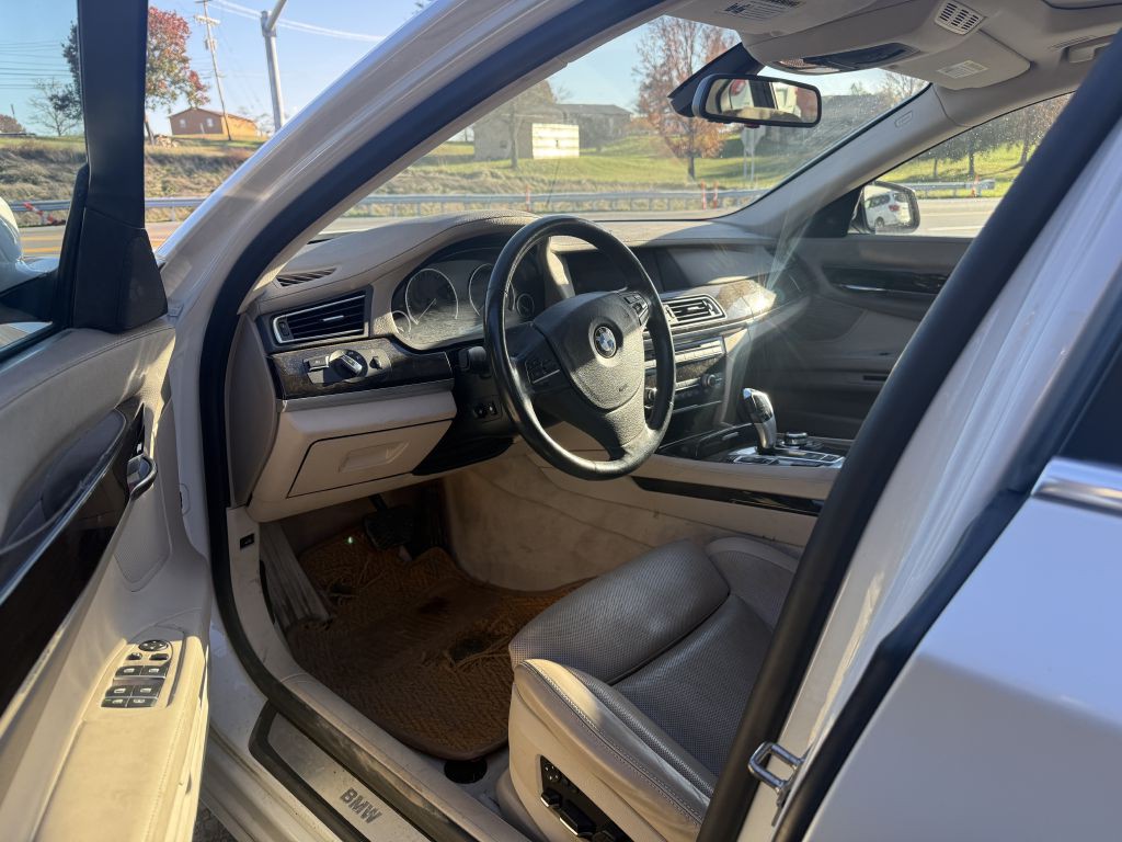 2009 BMW 7 Series Image 5