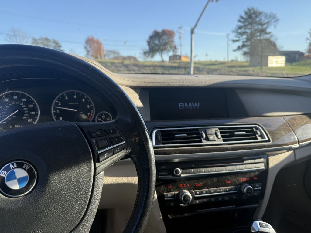 2009 BMW 7 Series Image 6