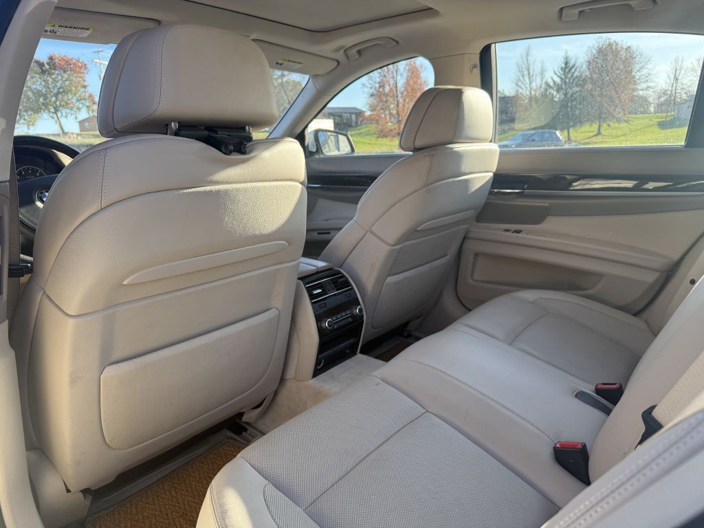 2009 BMW 7 Series Image 10