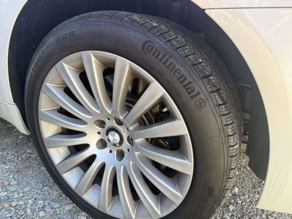 2009 BMW 7 Series Image 11