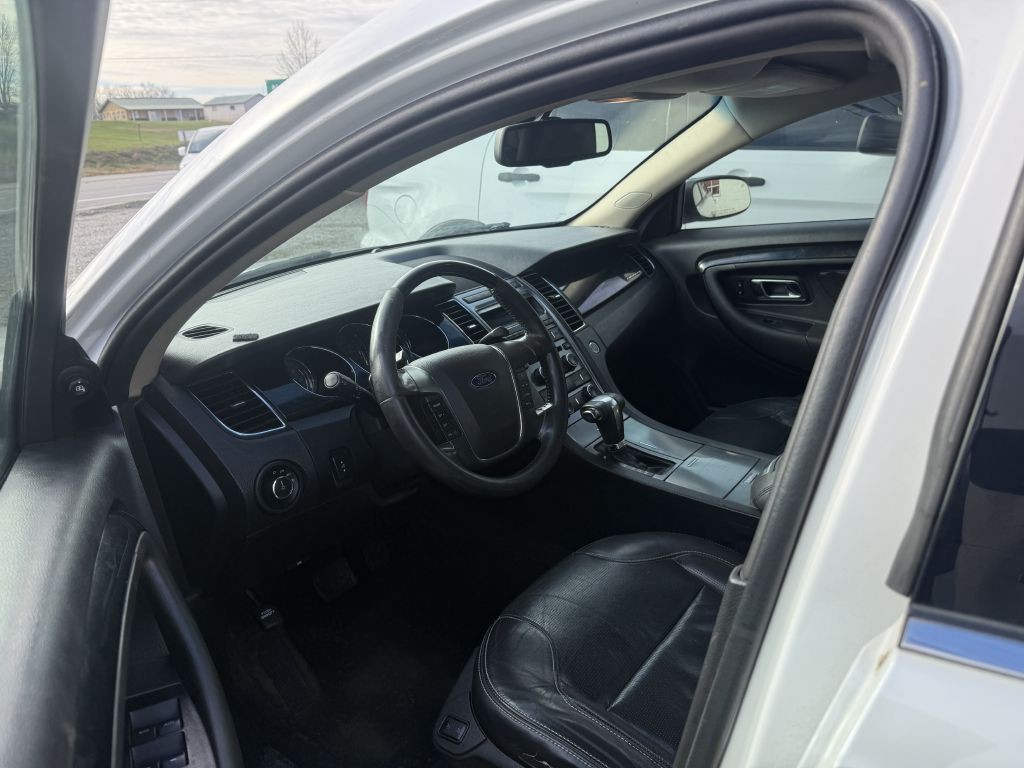 2010 Ford Taurus Image 5