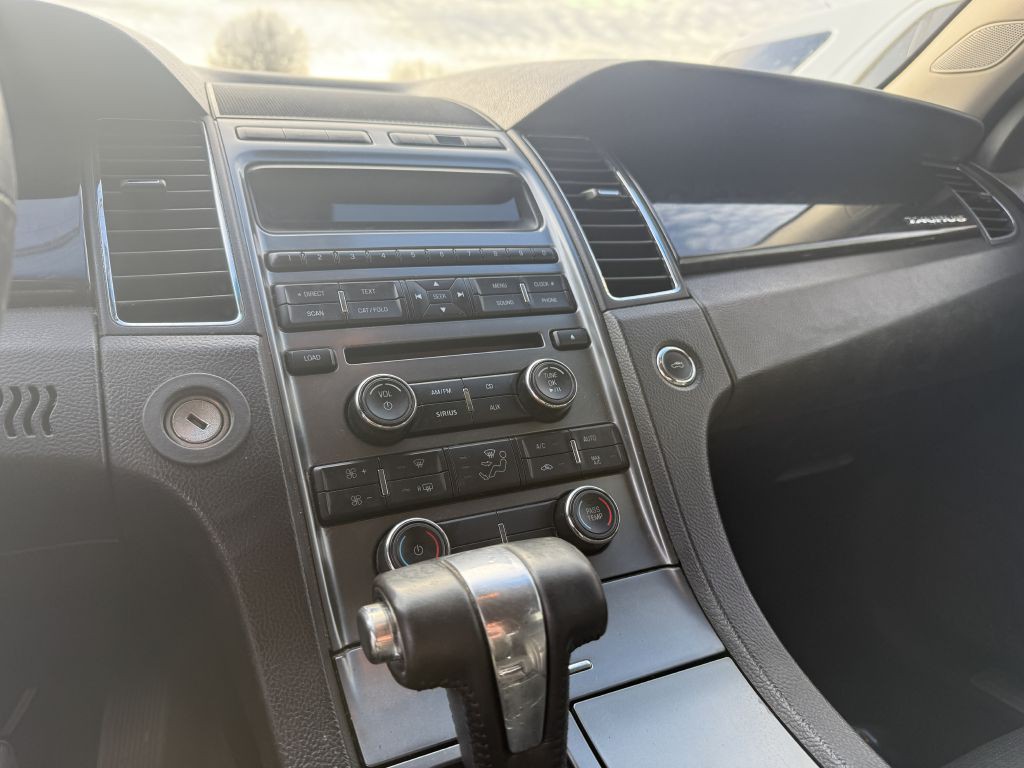 2010 Ford Taurus Image 6