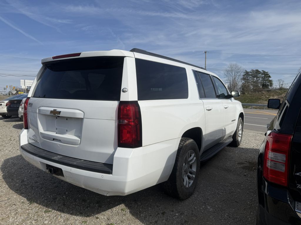 2017 Chevrolet Suburban Image 3