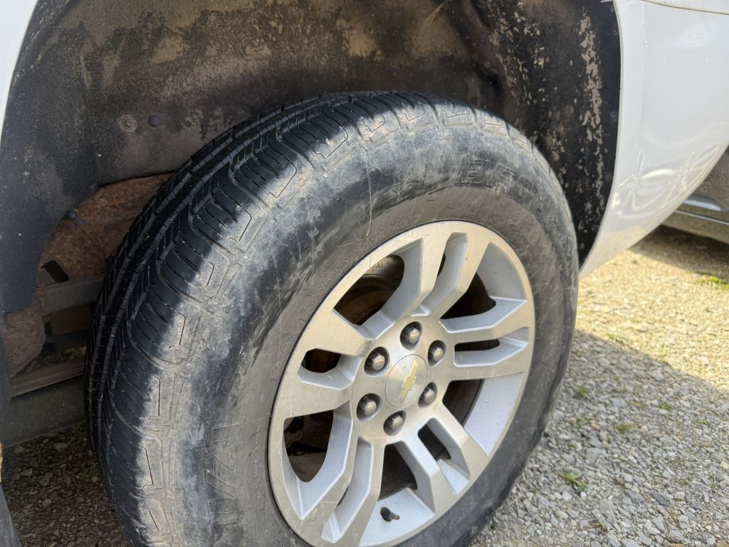 2017 Chevrolet Suburban Image 11