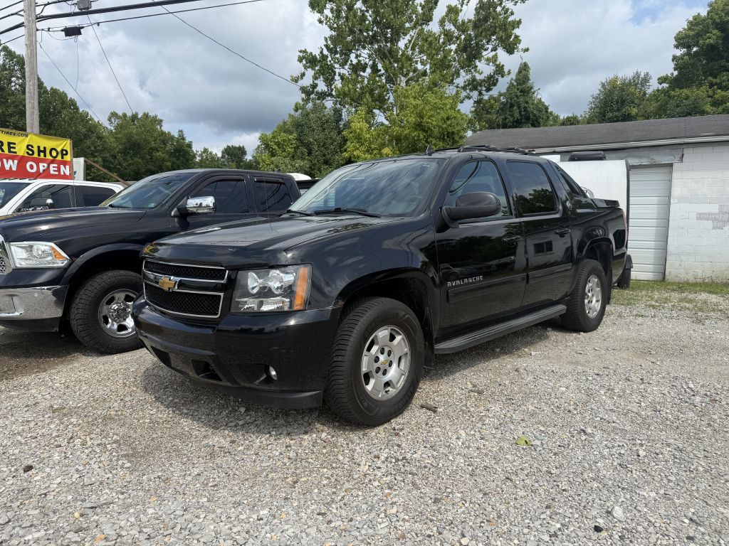 2013 Chevrolet Avalanche Image 1