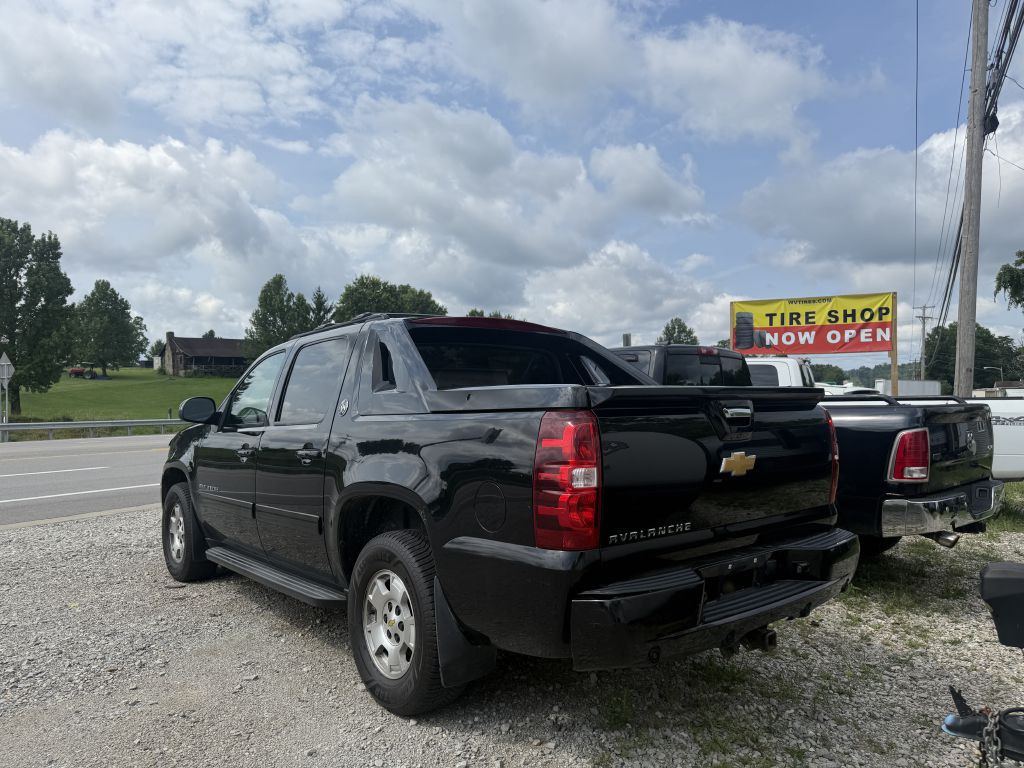 2013 Chevrolet Avalanche Image 4