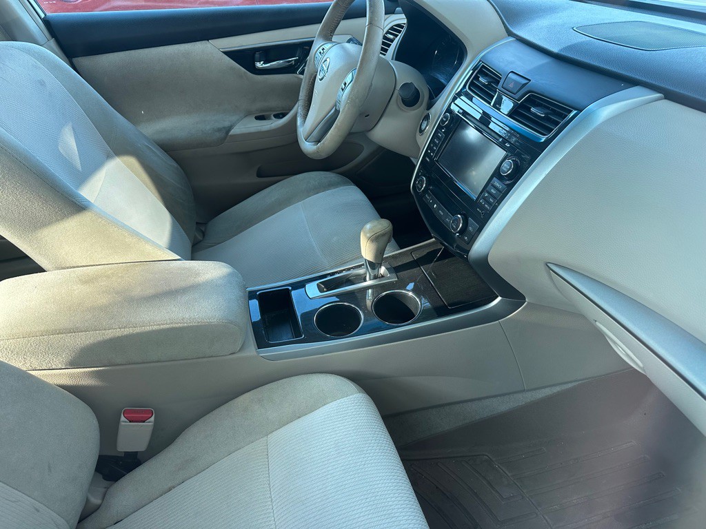 2013 Nissan Altima Image 10
