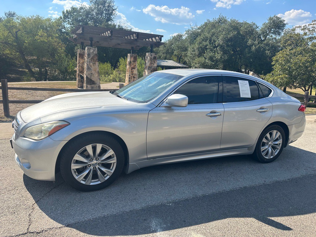 2011 INFINITI M37 Image 2