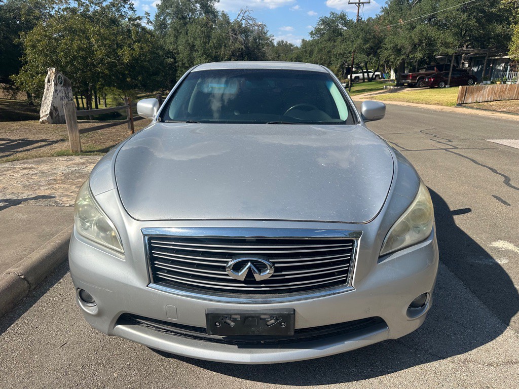 2011 INFINITI M37 Image 3