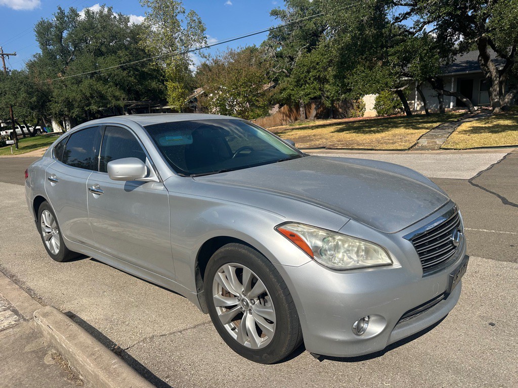 2011 INFINITI M37 Image 4