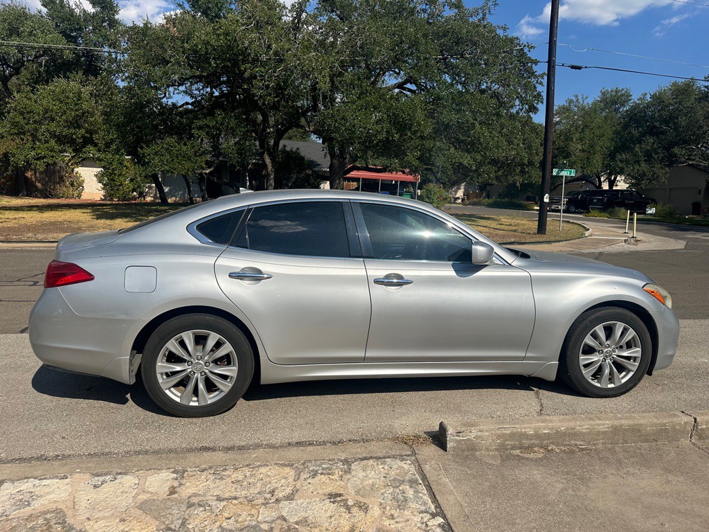 2011 INFINITI M37 Image 5