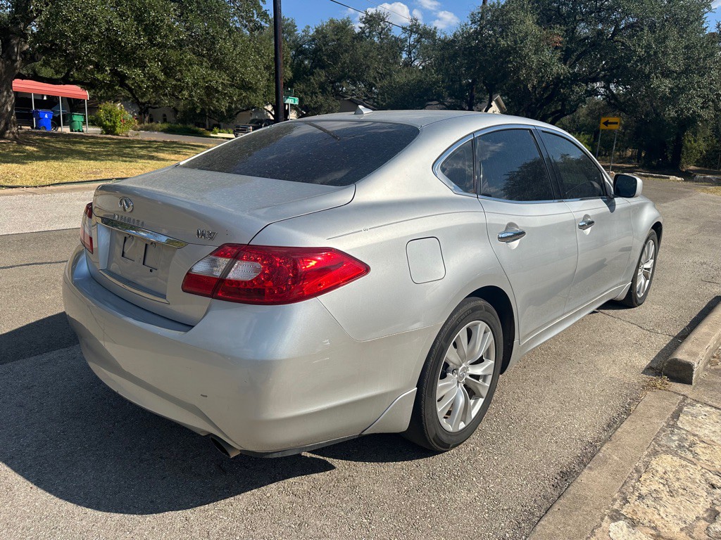 2011 INFINITI M37 Image 6