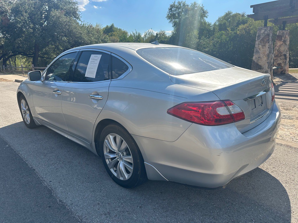 2011 INFINITI M37 Image 8