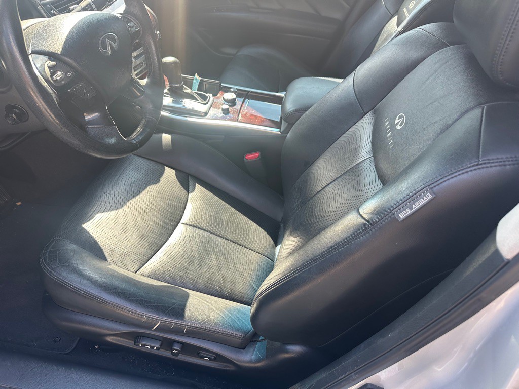 2011 INFINITI M37 Image 10