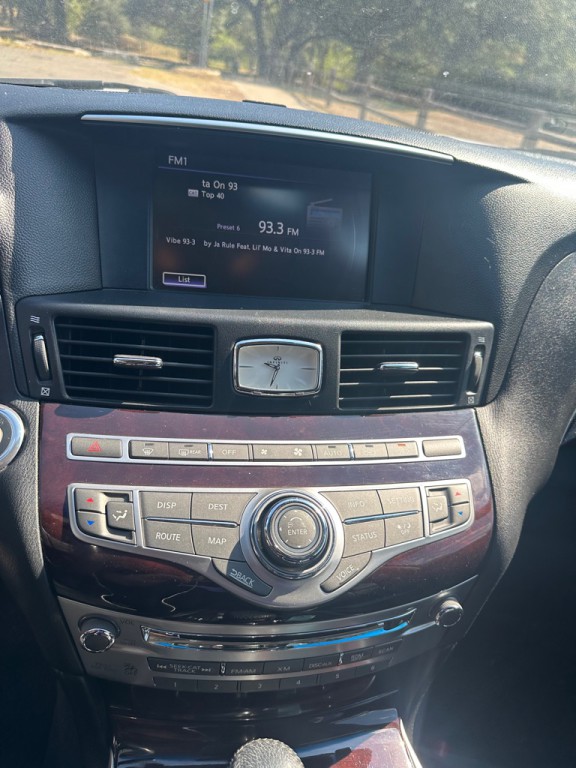 2011 INFINITI M37 Image 13