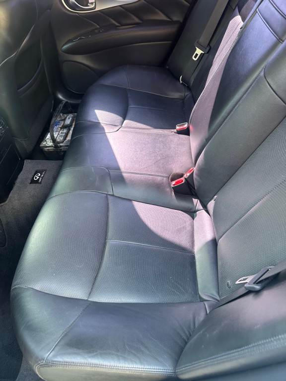 2011 INFINITI M37 Image 14