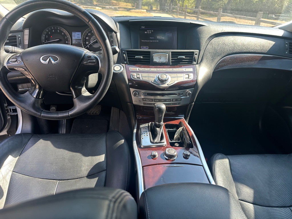 2011 INFINITI M37 Image 16