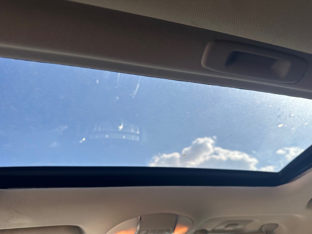 2011 INFINITI M37 Image 17