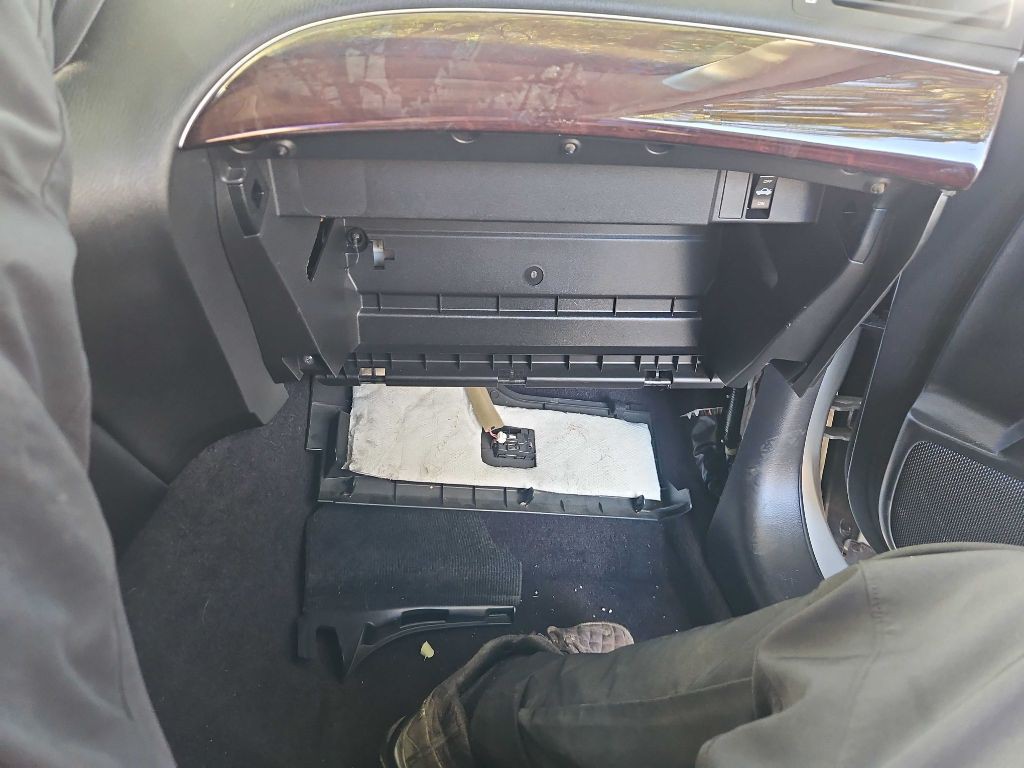 2011 INFINITI M37 Image 20