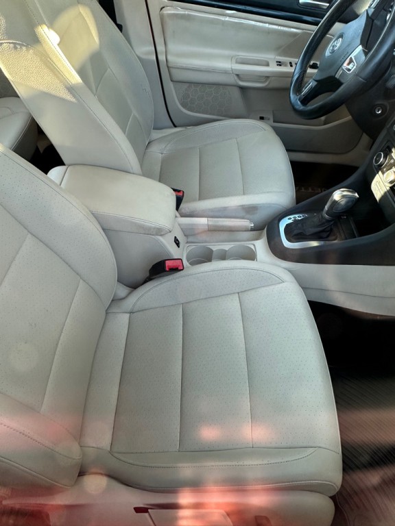 2012 Volkswagen Jetta Image 9