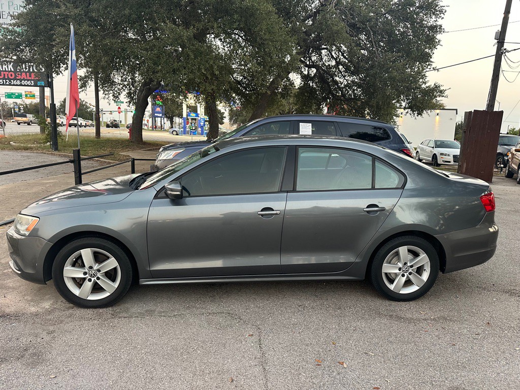 2011 Volkswagen Jetta Image 2