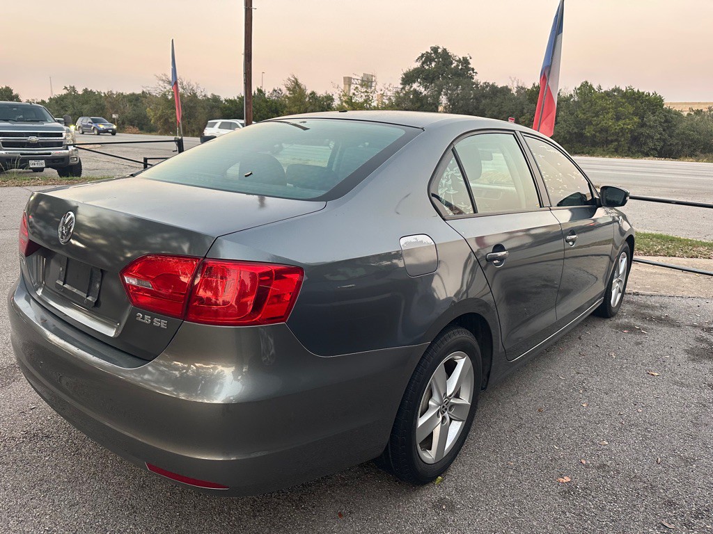 2011 Volkswagen Jetta Image 4