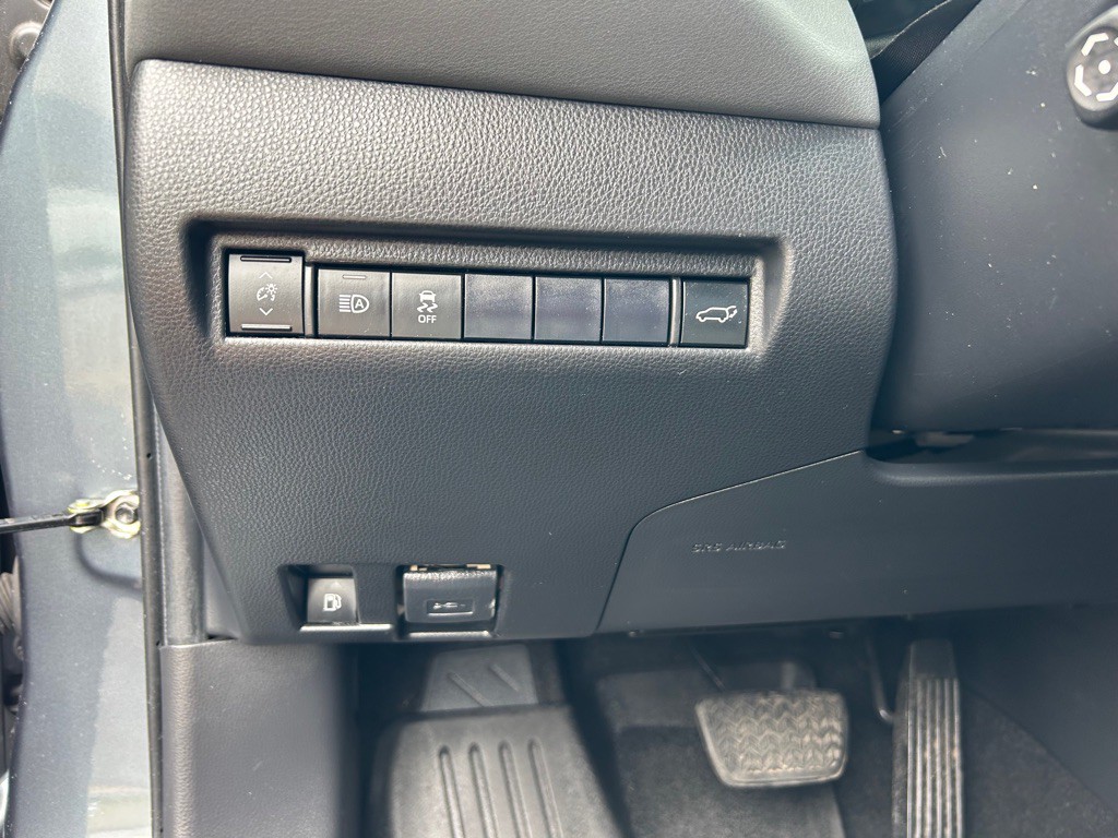 2021 Toyota Venza Image 21