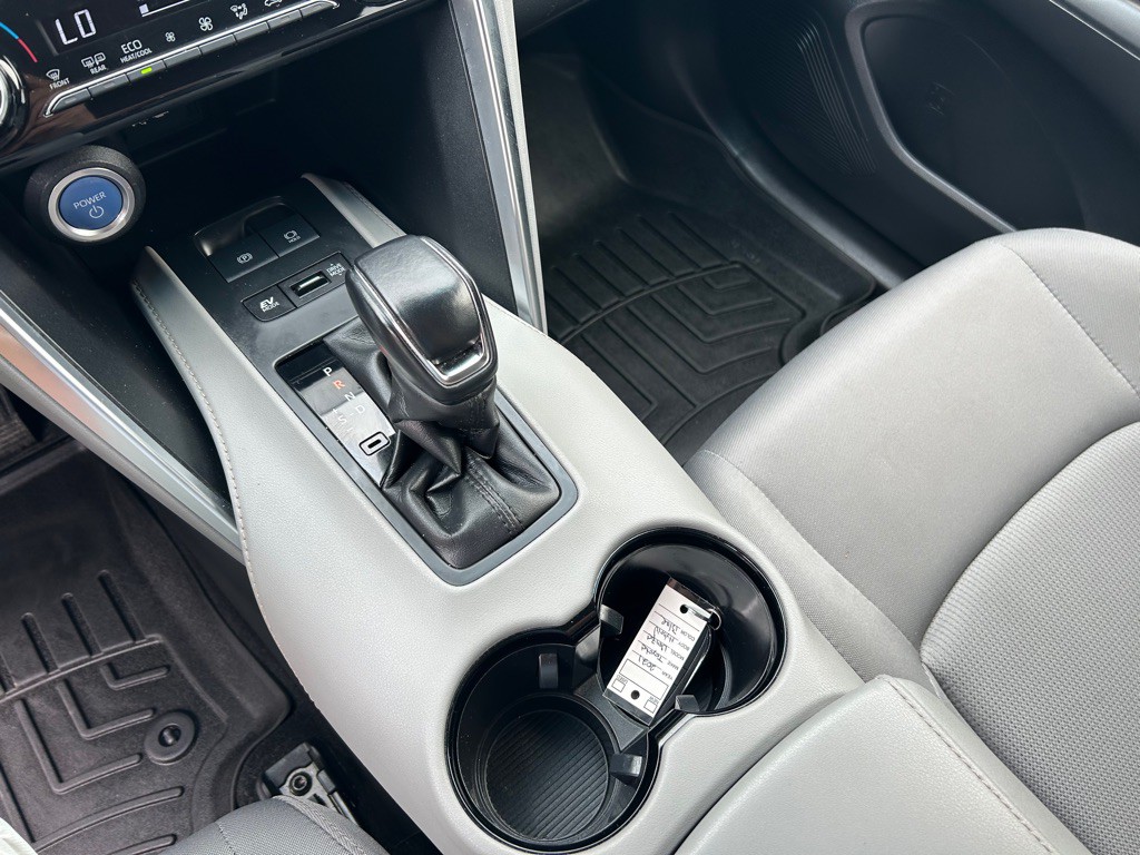 2021 Toyota Venza Image 25