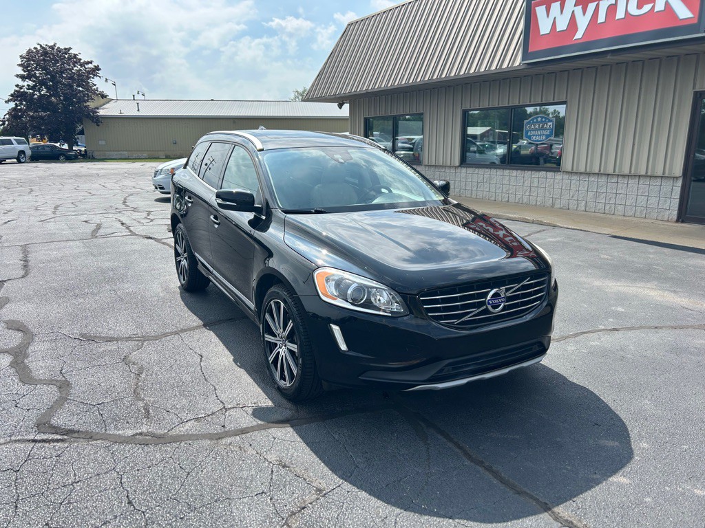 2017 Volvo XC60 Image 2