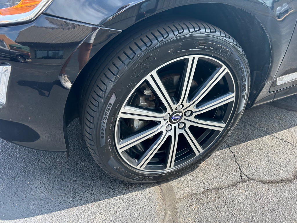 2017 Volvo XC60 Image 4