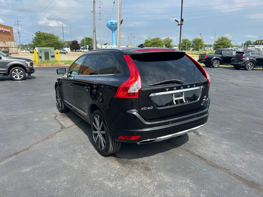 2017 Volvo XC60 Image 5