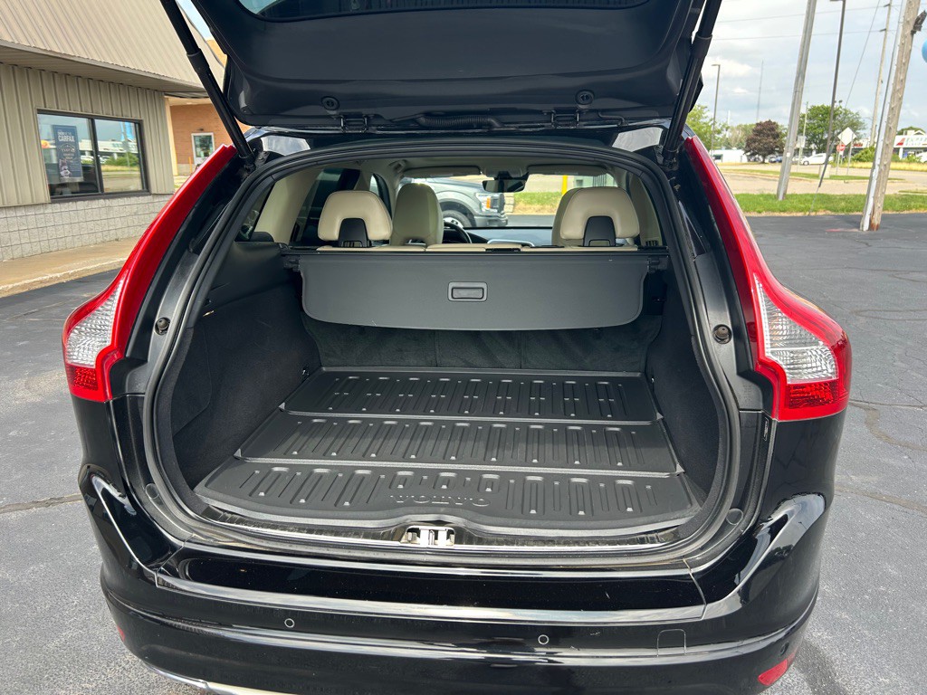 2017 Volvo XC60 Image 9
