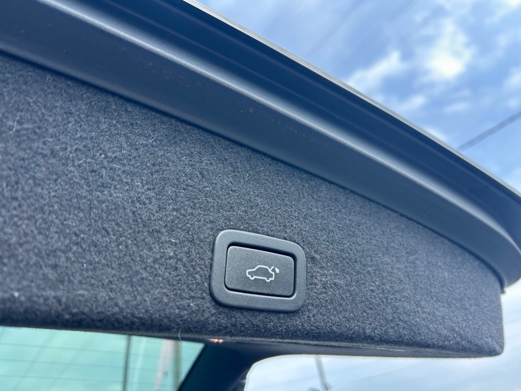 2017 Volvo XC60 Image 10