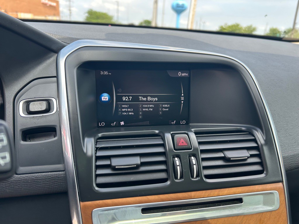 2017 Volvo XC60 Image 22