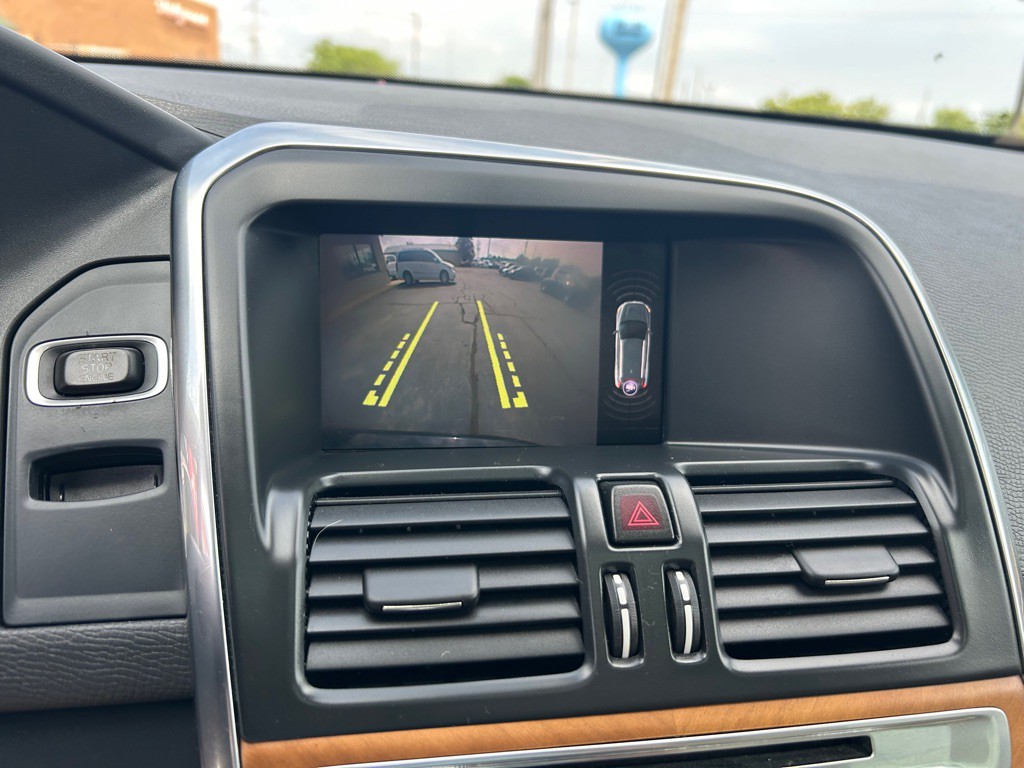 2017 Volvo XC60 Image 23
