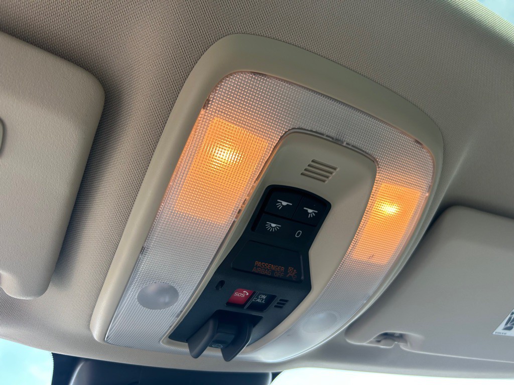 2017 Volvo XC60 Image 26