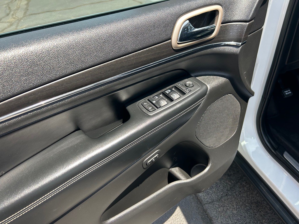 2017 Jeep Grand Cherokee Image 17