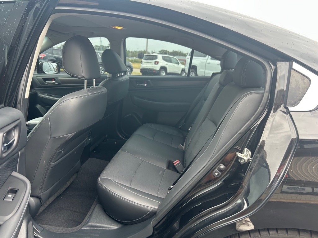 2015 Subaru Legacy Image 9
