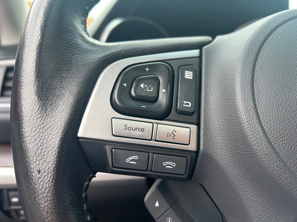 2015 Subaru Legacy Image 16