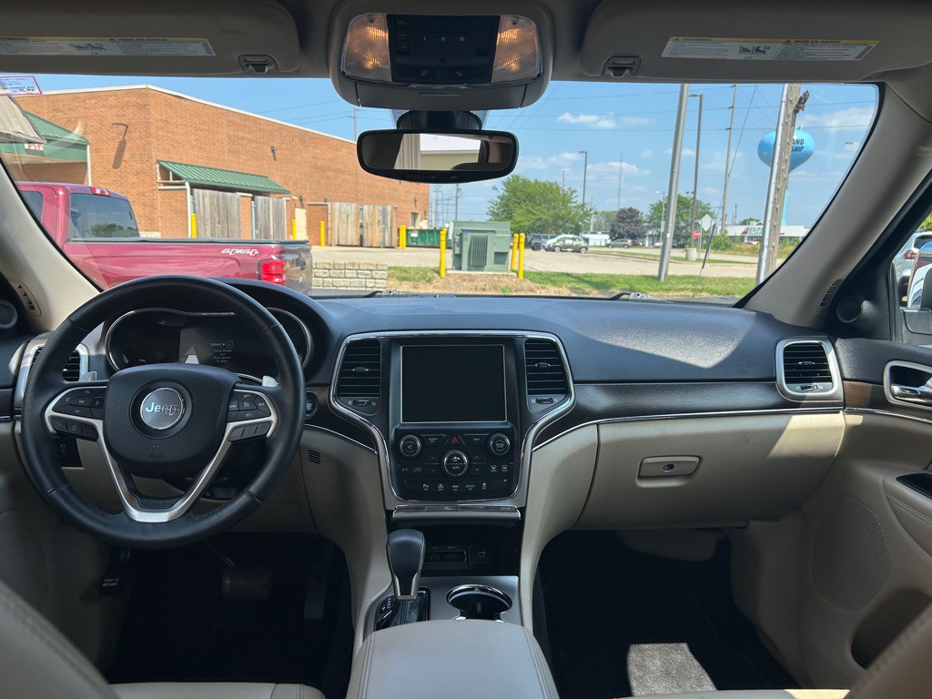 2017 Jeep Grand Cherokee Image 12