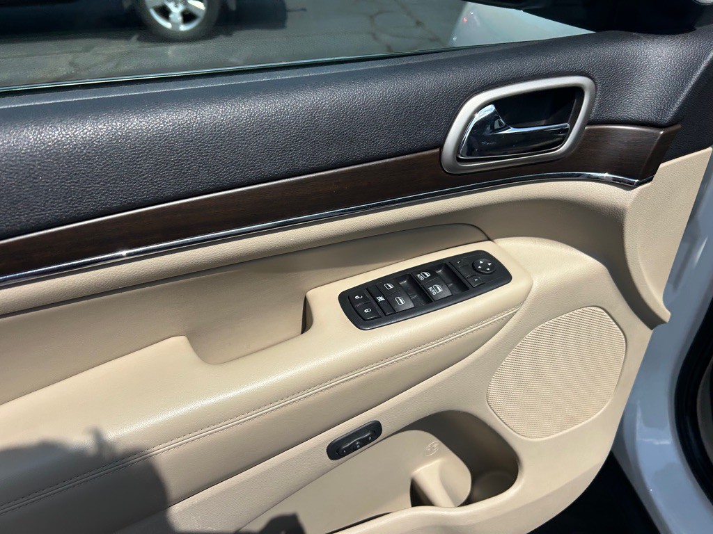 2017 Jeep Grand Cherokee Image 17