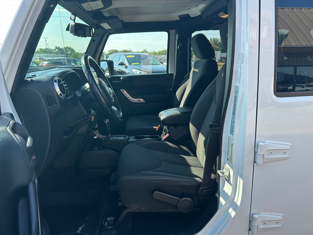 2015 Jeep Wrangler Unlimited Image 12