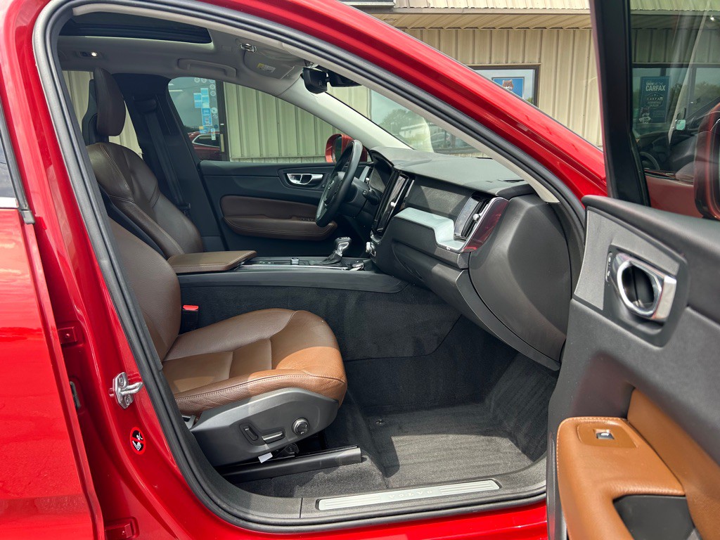 2018 Volvo XC60 Image 7