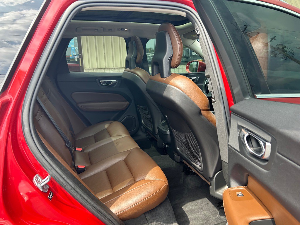 2018 Volvo XC60 Image 8