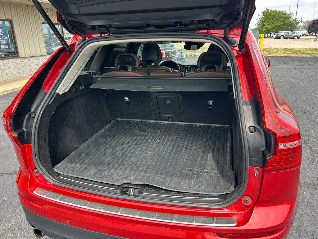 2018 Volvo XC60 Image 9