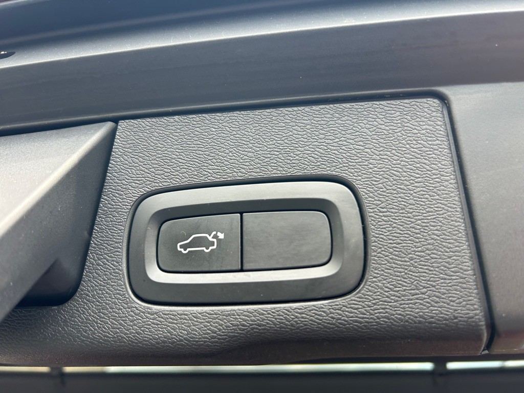 2018 Volvo XC60 Image 10