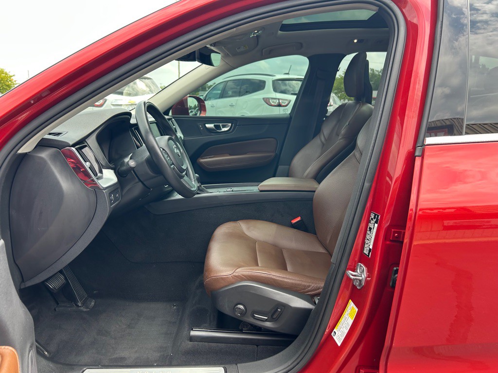 2018 Volvo XC60 Image 14