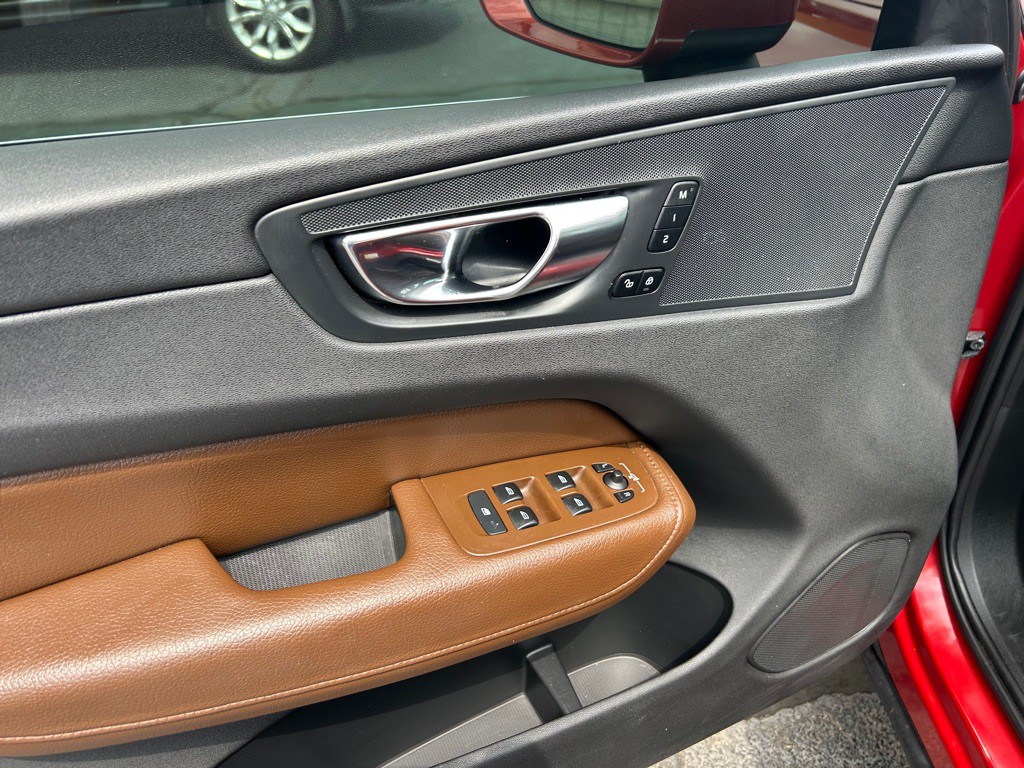 2018 Volvo XC60 Image 16